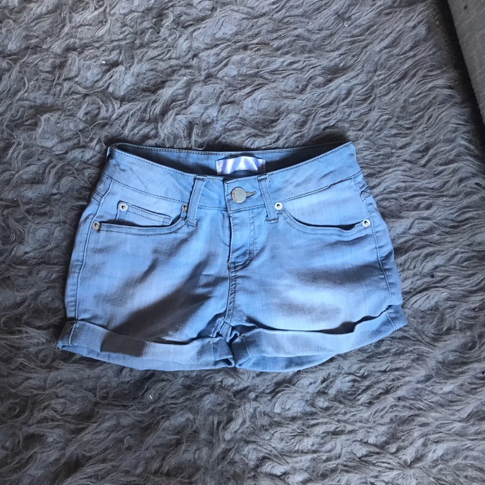 Jegging material light wash mid rise shorts